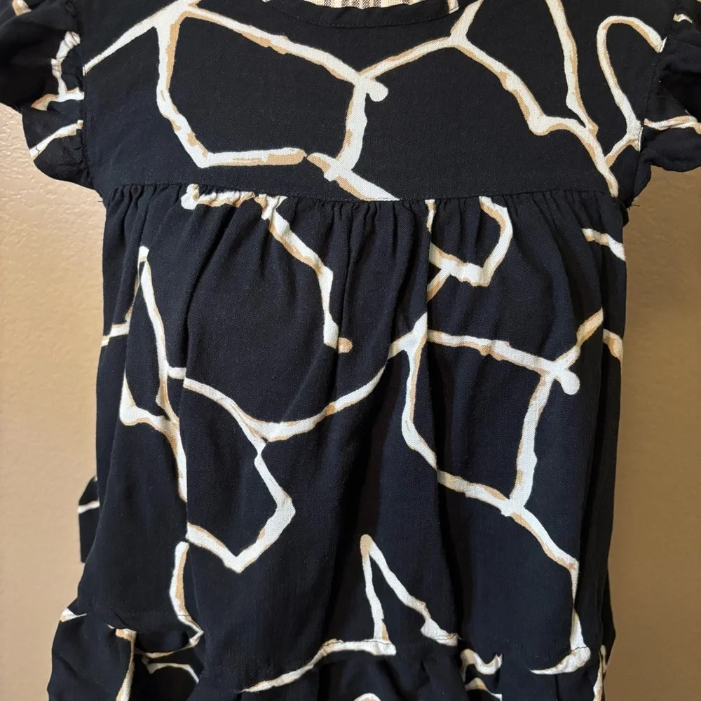 Who What Wear Top XS Black White Gold Abstract Short Sleeved Ruffle Blouse Rayon